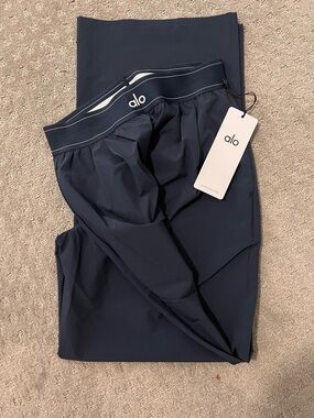 alo yoga suit up trousers / Navy blue